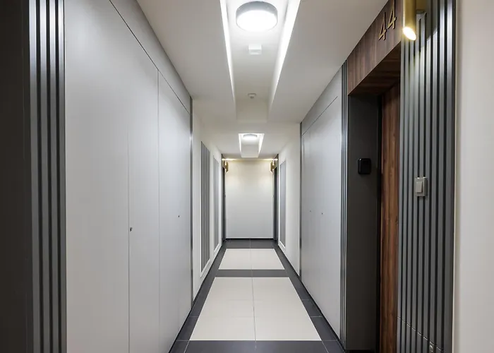 Wilanow Holzera Modern Apartment